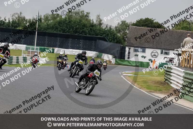 Vintage motorcycle club;eventdigitalimages;mallory park;mallory park trackday photographs;no limits trackdays;peter wileman photography;trackday digital images;trackday photos;vmcc festival 1000 bikes photographs